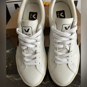 Veja woman’s shoes. Size 9, extra white black.